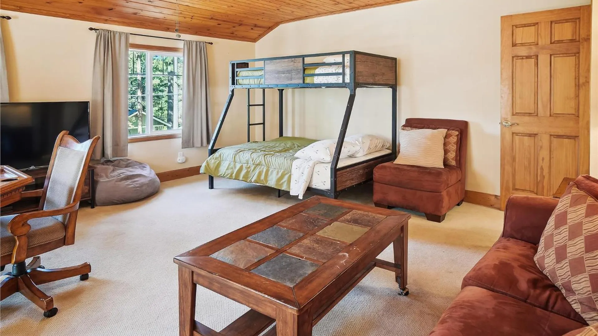 High Sierra Escape - Cozy, Spacious Mountain Home サウス・レイクタホ 0*,  米国