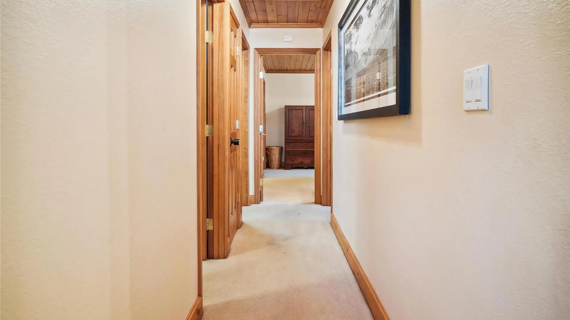 High Sierra Escape - Cozy, Spacious Mountain Home サウス・レイクタホ 米国