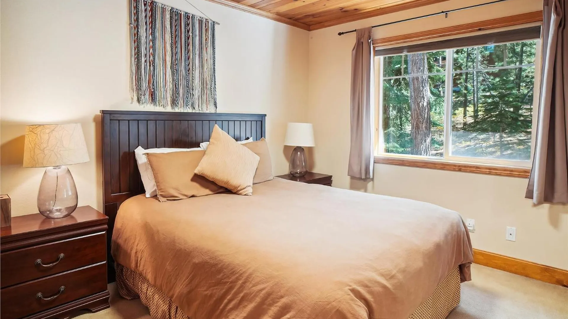 High Sierra Escape - Cozy, Spacious Mountain Home サウス・レイクタホ 0*,