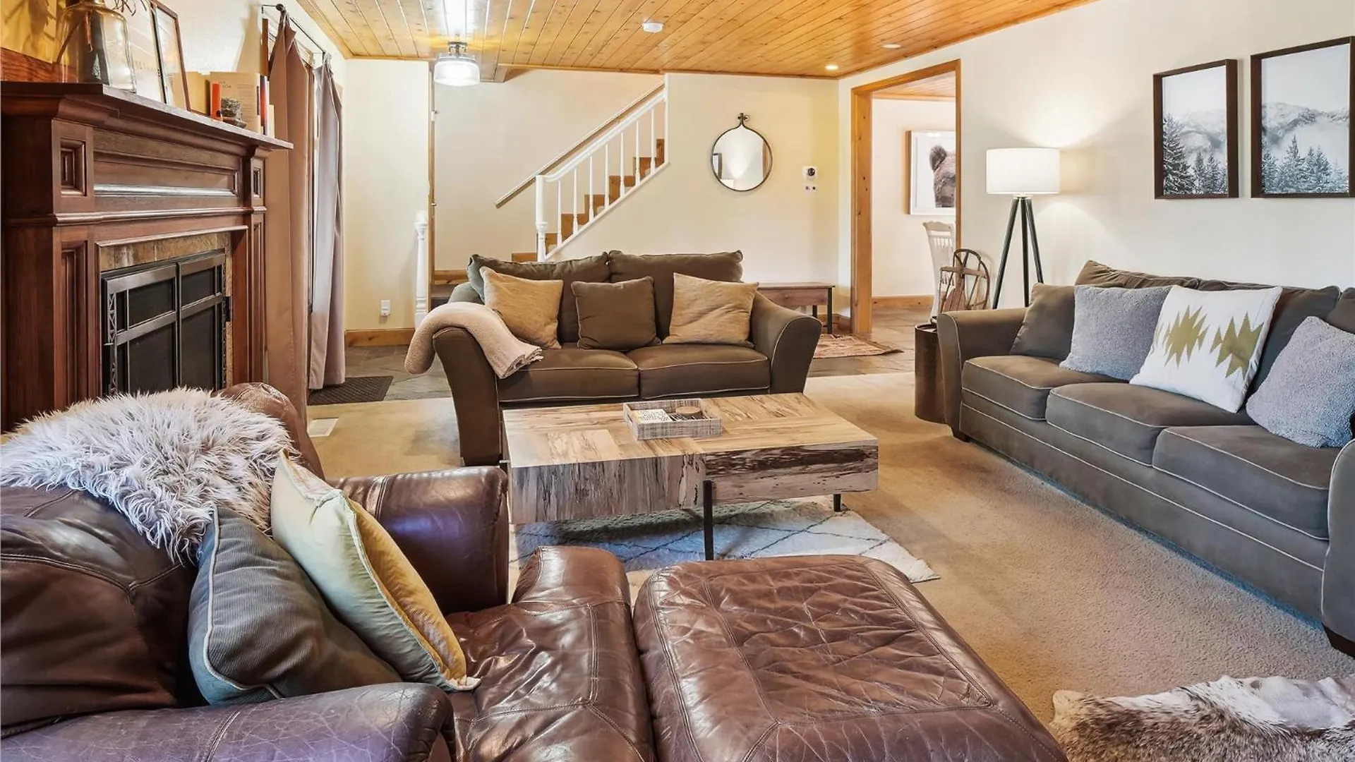 High Sierra Escape - Cozy, Spacious Mountain Home サウス・レイクタホ 米国