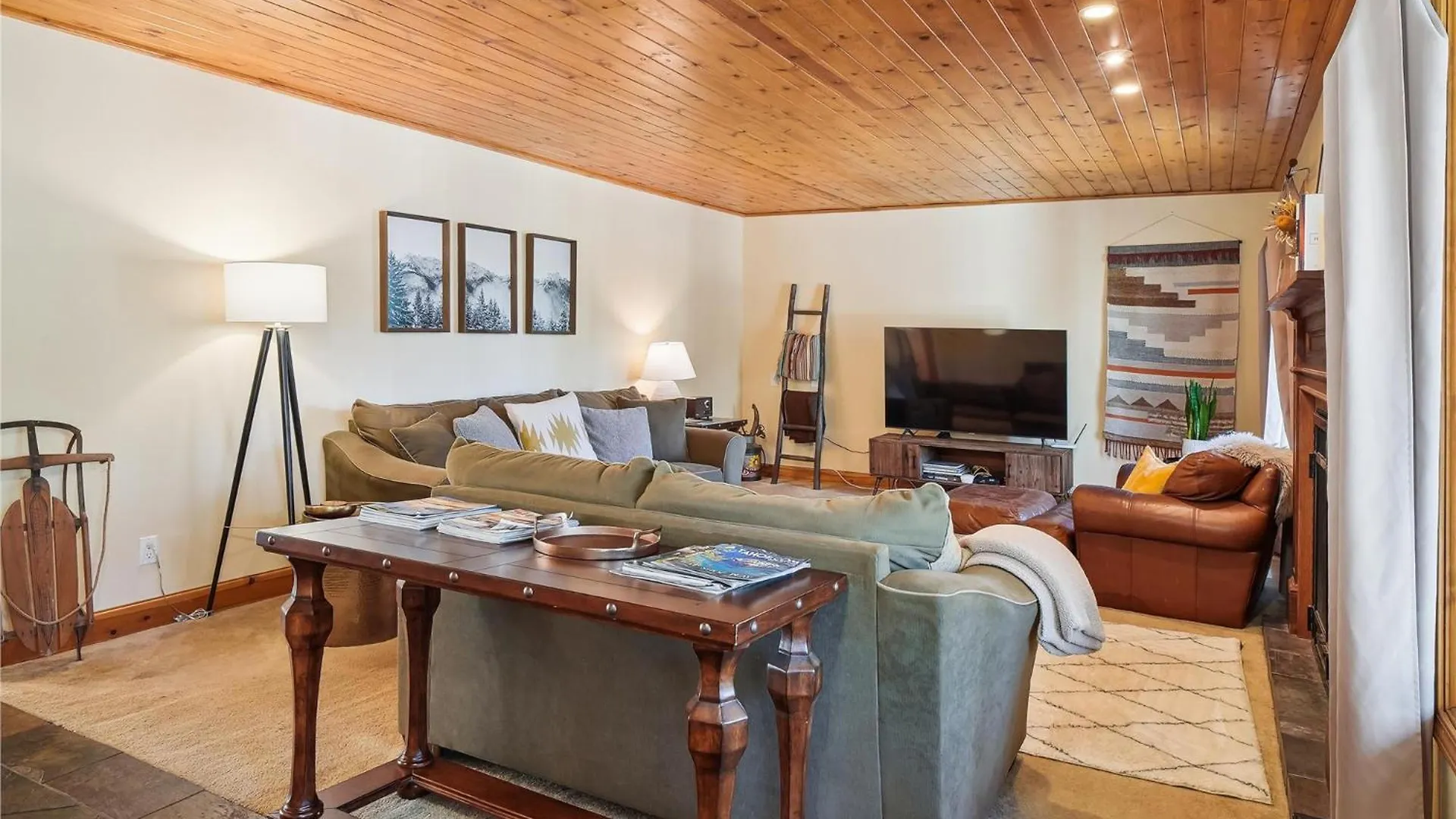 別荘 High Sierra Escape - Cozy, Spacious Mountain Home サウス・レイクタホ 米国